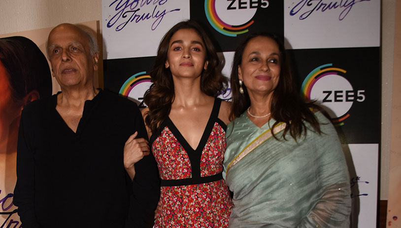 Alia Bhatt joins parents Soni Razdan and Mahesh Bhatt at the special screening of Yours Truly