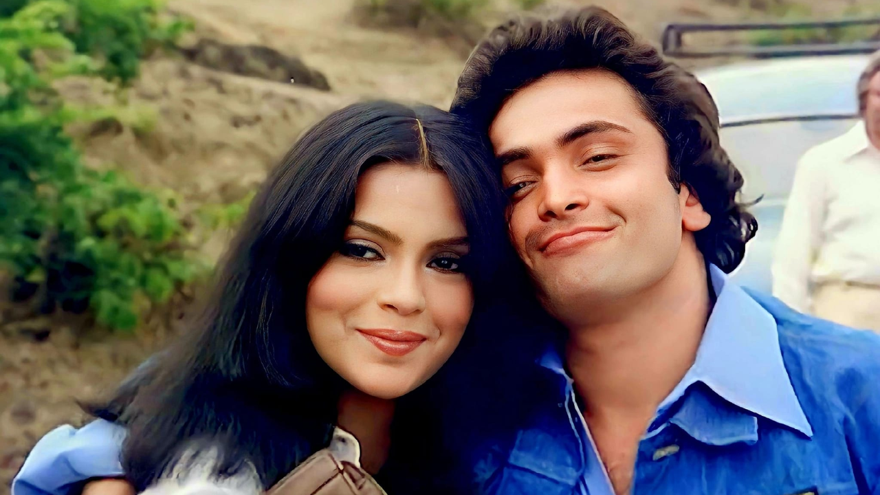 Zeenat Aman Reveals That Rishi Kapoor Had to Use 2 Cushions to Reach Her Height